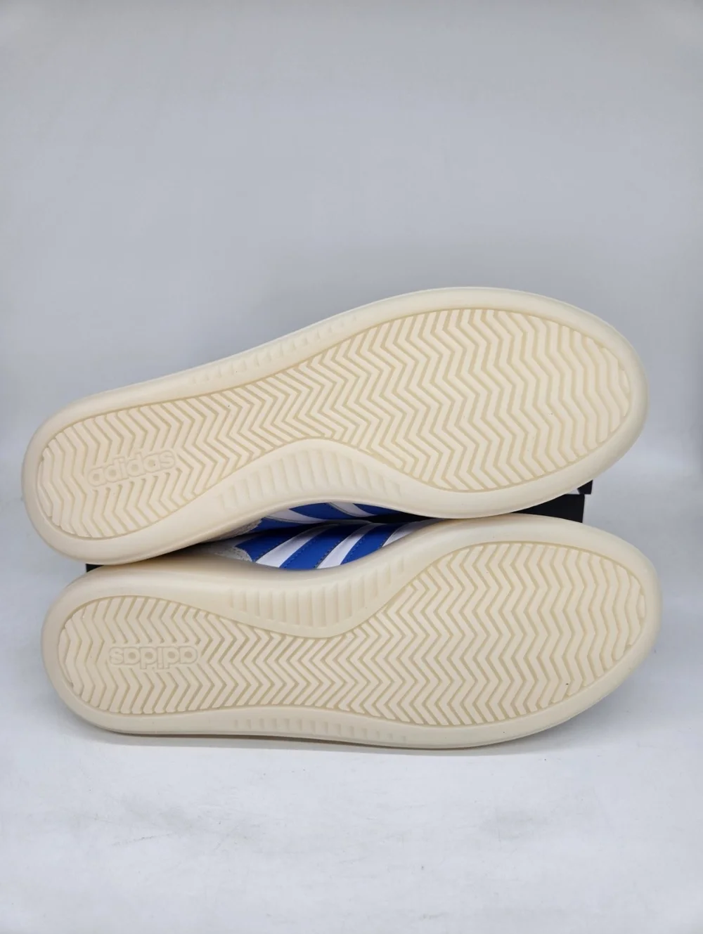 adidas Men's Barreda Mundial HQ2355 White Lucid Ray Blue Shoes Size 11.5 New